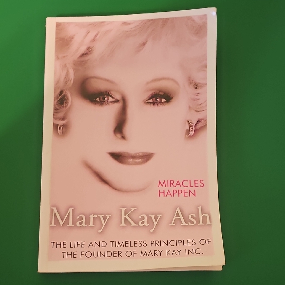 Mary Kay Ash 'Miracles Happen' Book - Pink Cover
